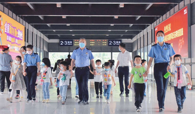 浙江缙云大山里孩子六一前圆乘高铁梦